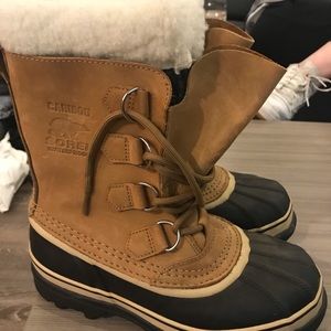 Sorel snow boots!! Never worn size 7